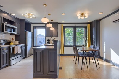 Modern Downtown Lancaster Apt – Walk to Train & Amtrak