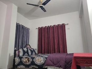 3 Schlafzimmer, Bügeleisen/Bügelbrett, WLAN