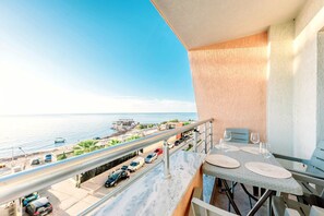 Outdoor dining - Sophie Apartment , City Center , Beachfront (Durrës)