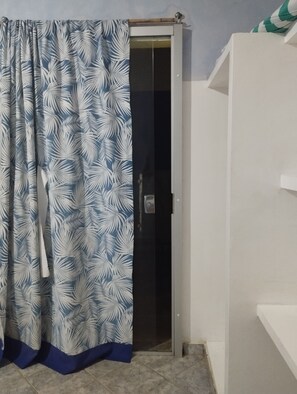 Interior - A Casa Aconchegante Fica a 30 Metros da Praia, bem Localizada 10 min da Praça (Alcobaça)