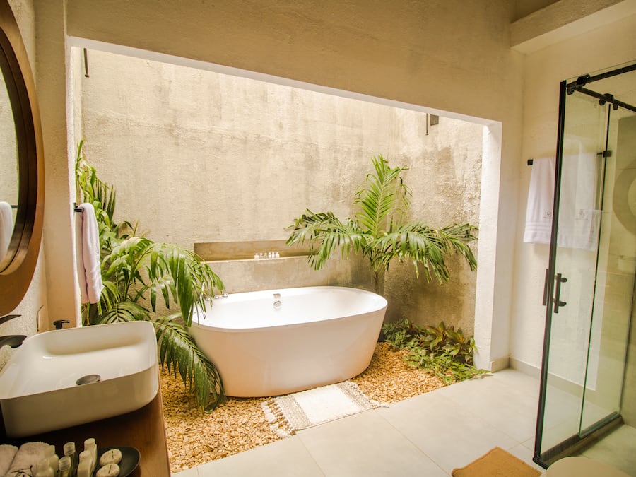 Suite Deluxe | Baño | Artículos de higiene personal gratuitos, secador de pelo y albornoces