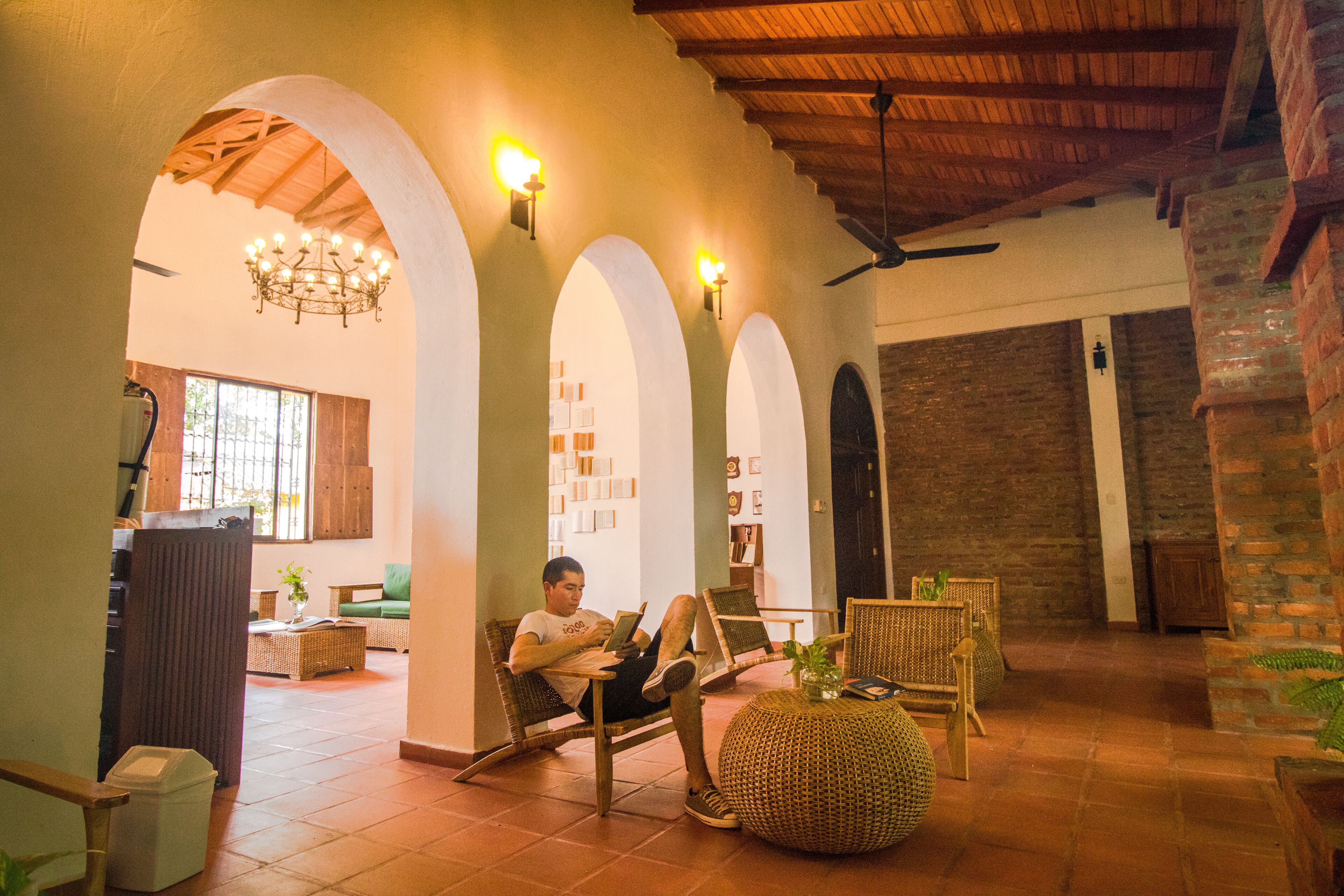 Smart TV de 43 pulgadas con canales por cable 