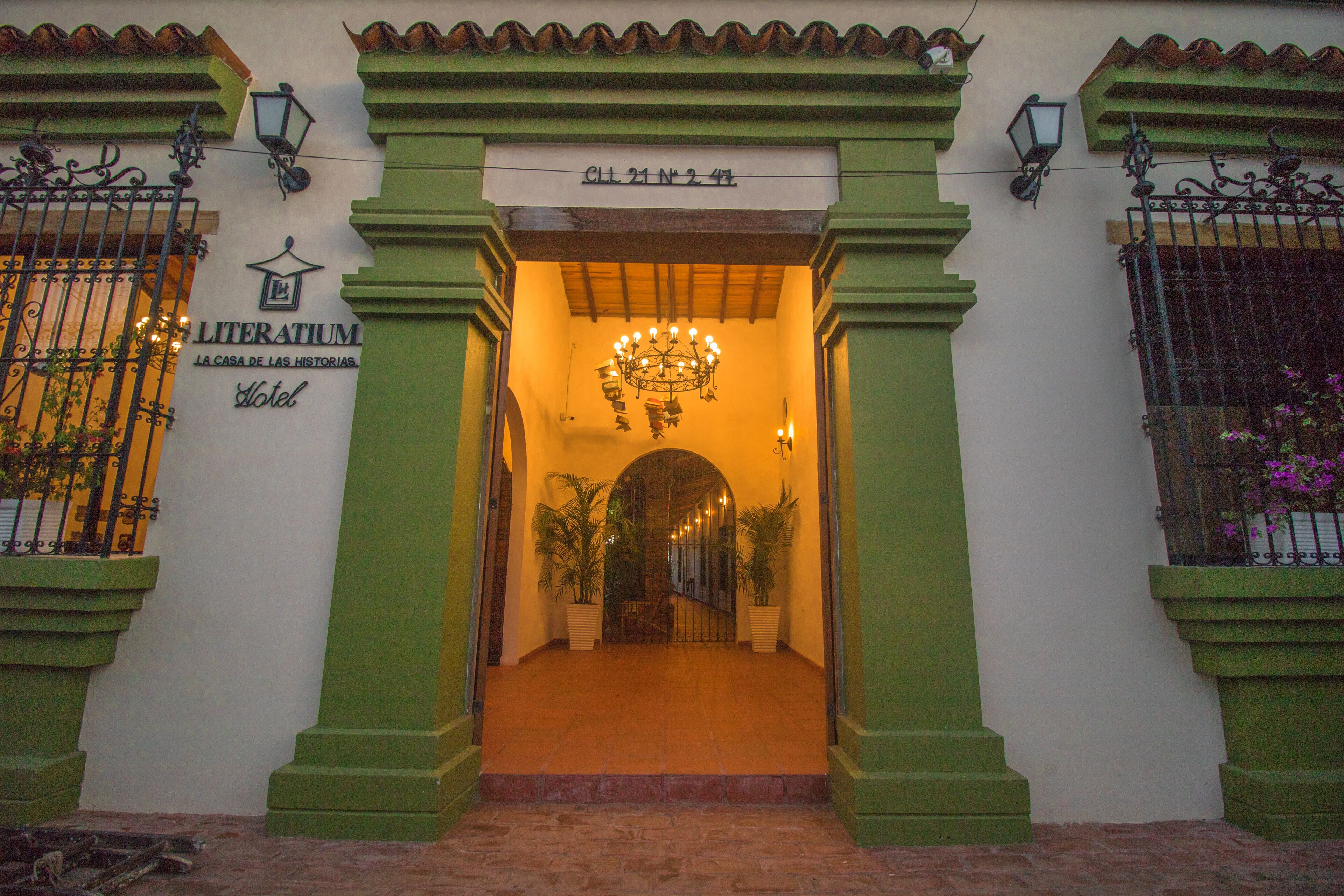 Vista frontal de la propiedad