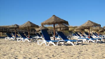 Plage à proximité, chaise longue