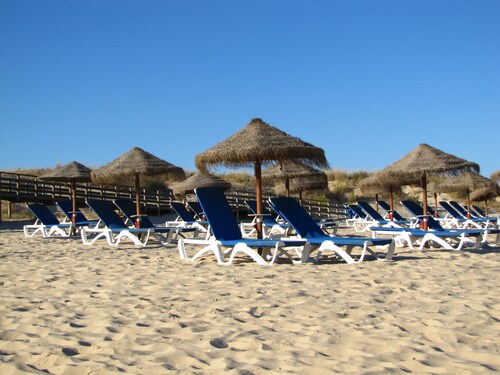 Moradia com 4 Quartos, Piscina Privada, 700m da Praia, Churrasqueira, 41652/al