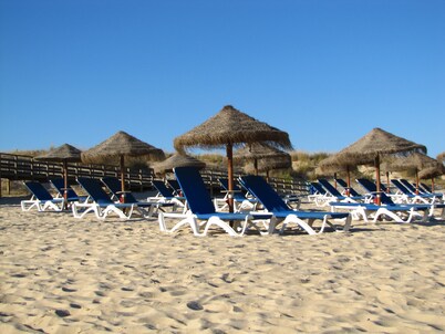 Moradia com 4 Quartos, Piscina Privada, 700m da Praia, Churrasqueira, 41652/al