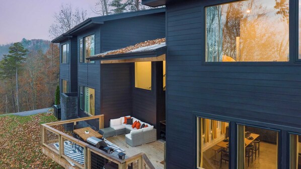 บ้านพัก (5 Bedrooms) | ด้านหน้าที่พัก