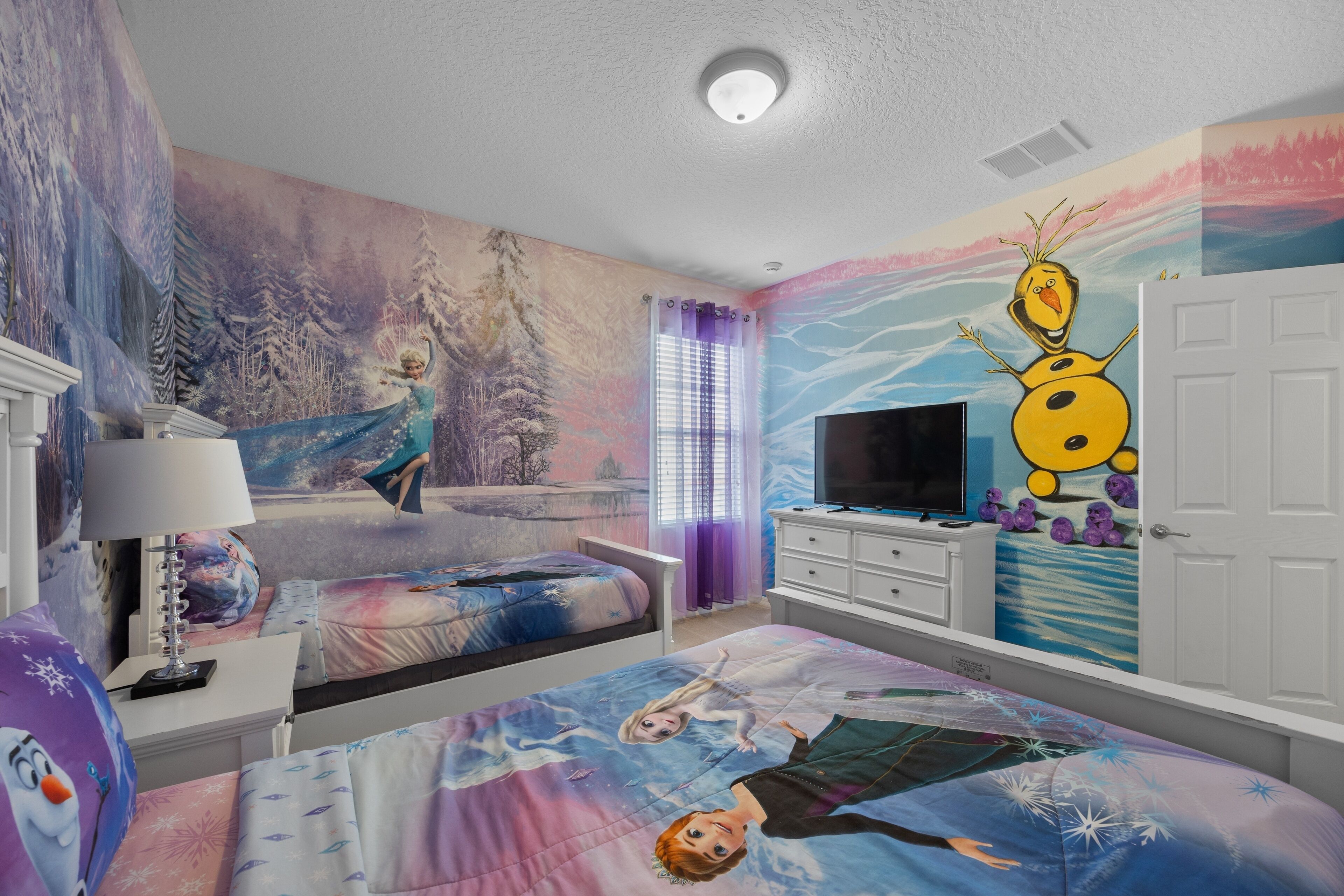 9 bedrooms, travel crib, WiFi, bed sheets