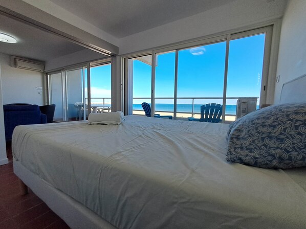 2 bedrooms, travel crib, internet, bed sheets