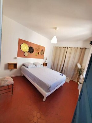 2 Schlafzimmer, Reisekinderbett, Bettwäsche