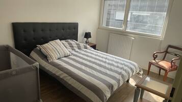 2 slaapkamers, een strijkplank/strijkijzer, wifi, beddengoed