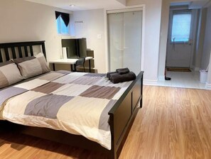 6 bedrooms, WiFi - Decorated rooms near airport - free parking (Mississauga)