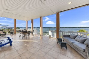Outdoor dining - Krusty Crab (Gulf Shores)