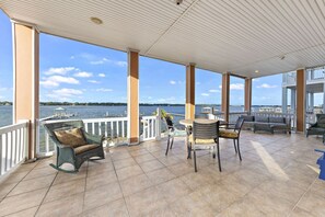 Outdoor dining - Krusty Crab (Gulf Shores)