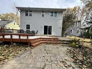 Outdoor dining - Centrally located house in Richfield minutes from MOA, MSP, shops, restaurants (Minneapolis)