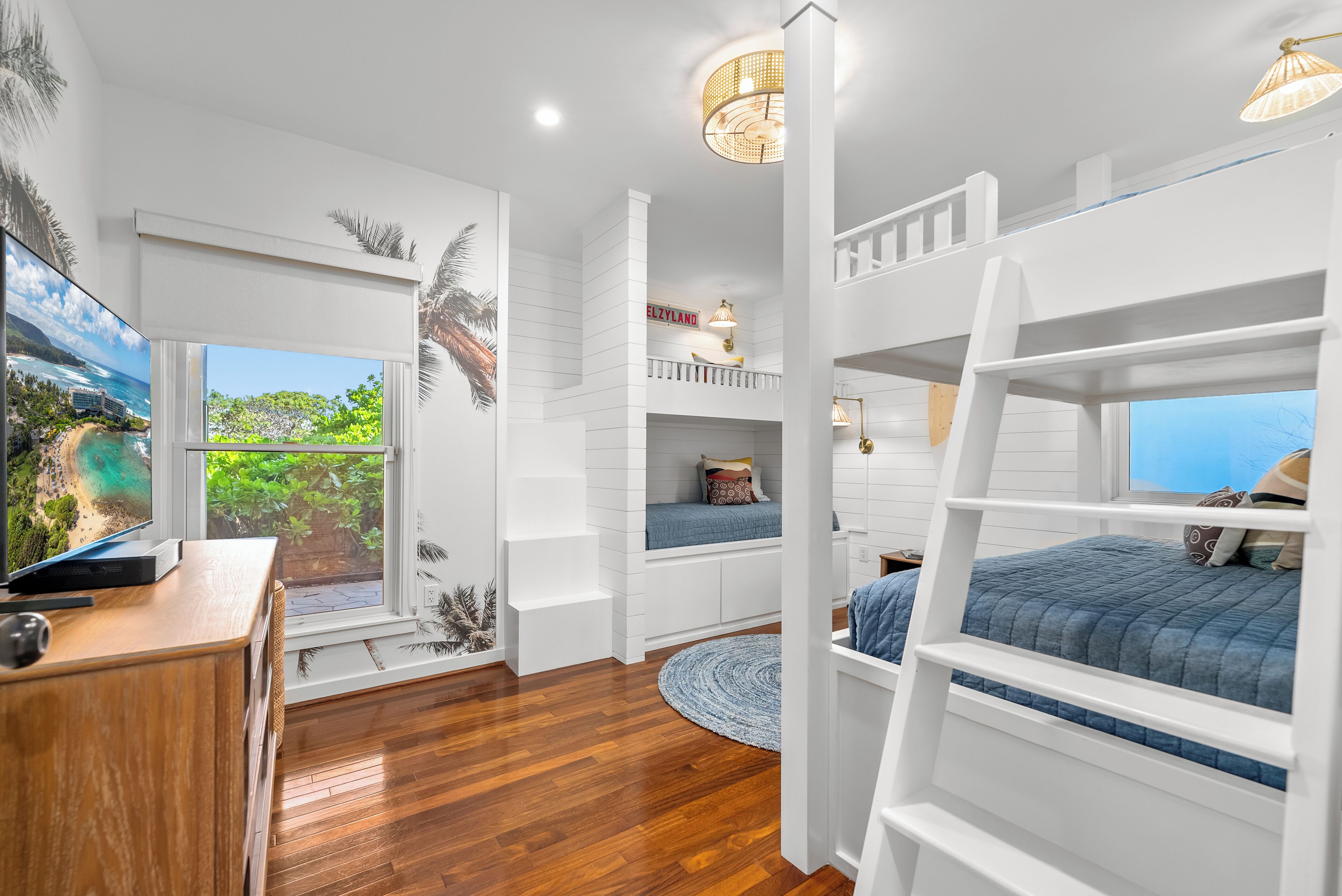 4 habitaciones, tabla de planchar con plancha, wifi y ropa de cama 