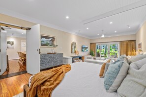 4 bedrooms, iron/ironing board, WiFi, bed sheets - 2 Luxury Villas combined! Largest 3BR Villa and Studio, nearest beach access! (Kahuku)