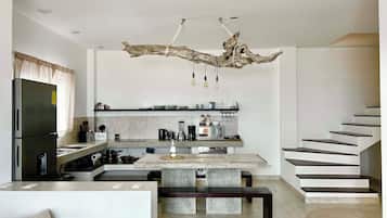 Geladeira, micro-ondas, fogão, cooktop