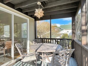 Outdoor dining - 4 BR Home | 3 Min Walk To The Beach | Pet Friendly (Isle of Palms)