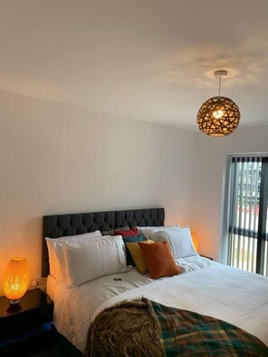 Apartment | 2 bedrooms, iron/ironing board, free WiFi, bed sheets - Stunning 2-bed Apartment in Grays (Grays)