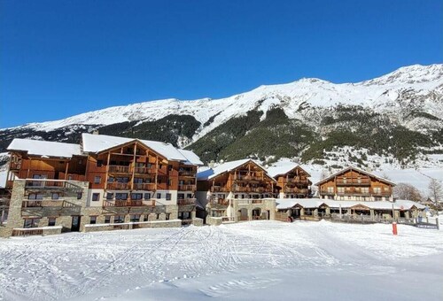 100m du centre station, 1er étage, balcon, parking, télévision, casier à ski, 92m², Val Cenis