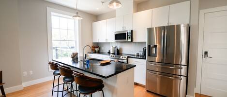 AeroDynamic 2Br/2Ba with Office & Balcony | Private kitchen | Full-size fridge, microwave, oven, stovetop