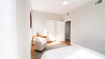 2 bedrooms, Egyptian cotton sheets, premium bedding, down duvets