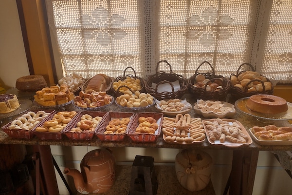 Free daily buffet breakfast