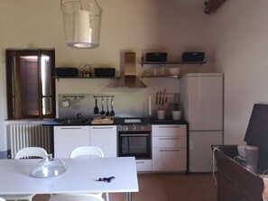 Fridge, oven, stovetop, dishwasher - Flat with pool for 4 persons (Isola Di Fano)