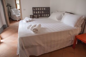 2 bedrooms, travel cot, free WiFi