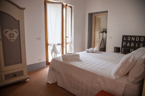 2 bedrooms, travel cot, free WiFi