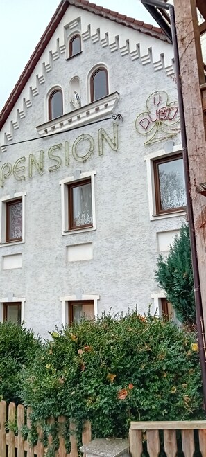 Fachada de la propiedad