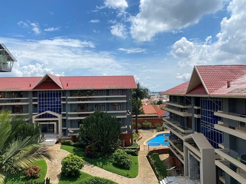 Cozy and Spacious apartment, super close to malls, nightclubs & grocery stores