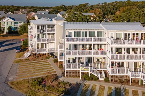 Waterfront #3 King/Studio 1BR- Waterfront Downtown Southport-NO HIDDEN FEES