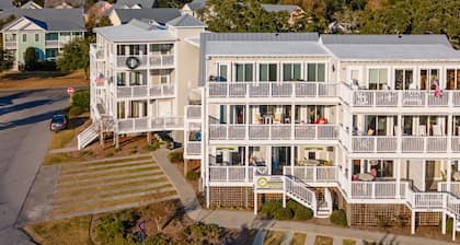 Waterfront #3 King/Studio 1BR- Waterfront Downtown Southport-NO HIDDEN FEES