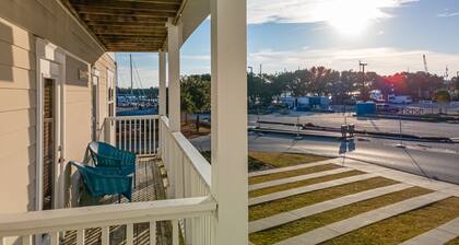 Waterfront #3 King/Studio 1BR- Waterfront Downtown Southport-NO HIDDEN FEES