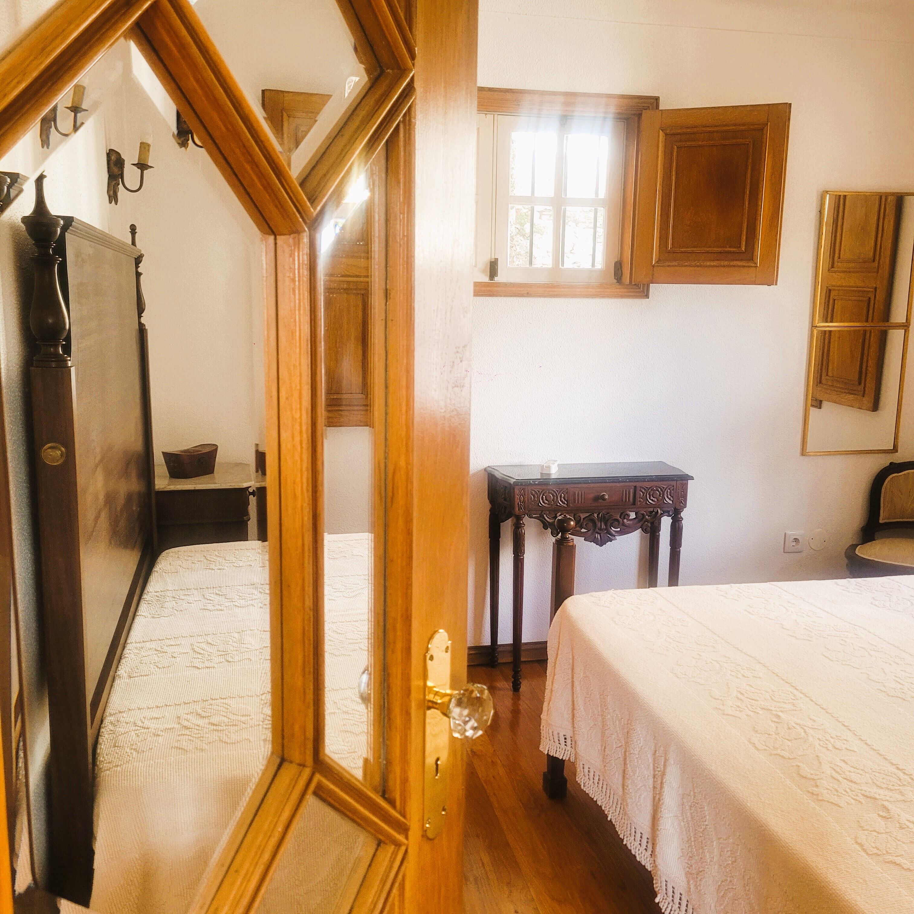 2 bedrooms, desk, free WiFi, bed sheets