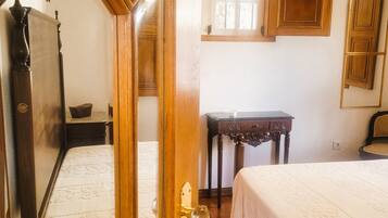 2 bedrooms, desk, free WiFi, bed sheets