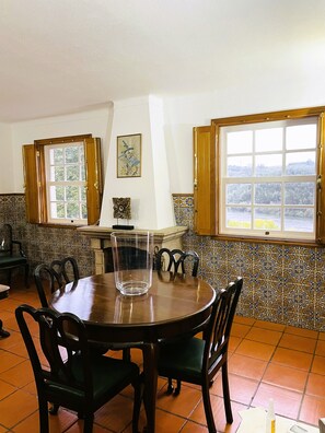 Dining - Casa Junto ao Rio Douro, Ideal Para Famílias. A 10 Minutos da Cidade do Porto (Foz do Sousa)