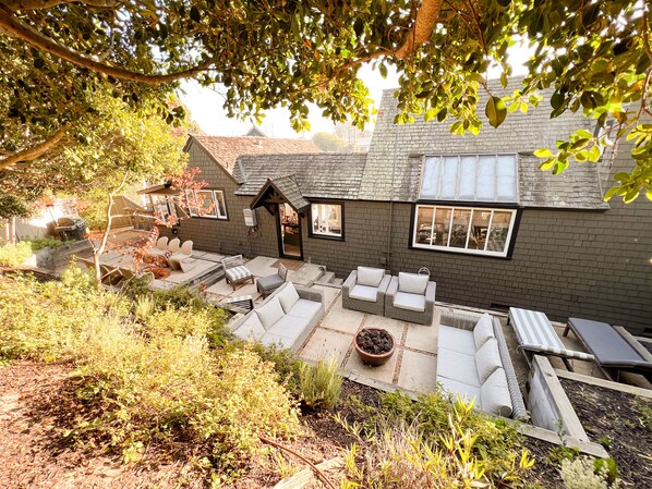 Terrace/patio - Cozy Laguna Beach Cottage 3min walk to the ocean and 7min walk to the village!  (Laguna Beach)