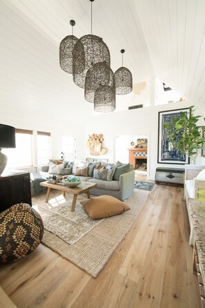 Smart TV, fireplace - Cozy Laguna Beach Cottage 3min walk to the ocean and 7min walk to the village!  (Laguna Beach)