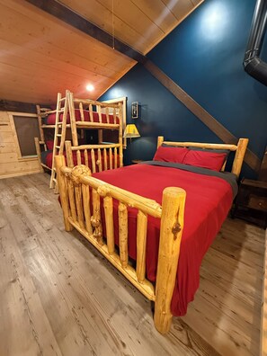 1 bedroom, WiFi, bed sheets - Oz Lodge: Tiehacker Chalet.

 (Seward)