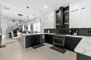 Private kitchen - Luxury Home (Tampa)