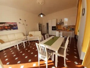 Interior - Casa Sebastian A, 1
(Snohomish)