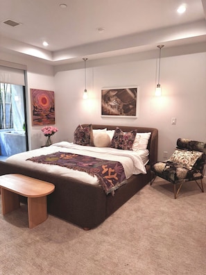 2 bedrooms, desk, iron/ironing board, free WiFi - Luxury Retreat Near Beverly Hills — EV Parking + King Bed (Beverly Hills)