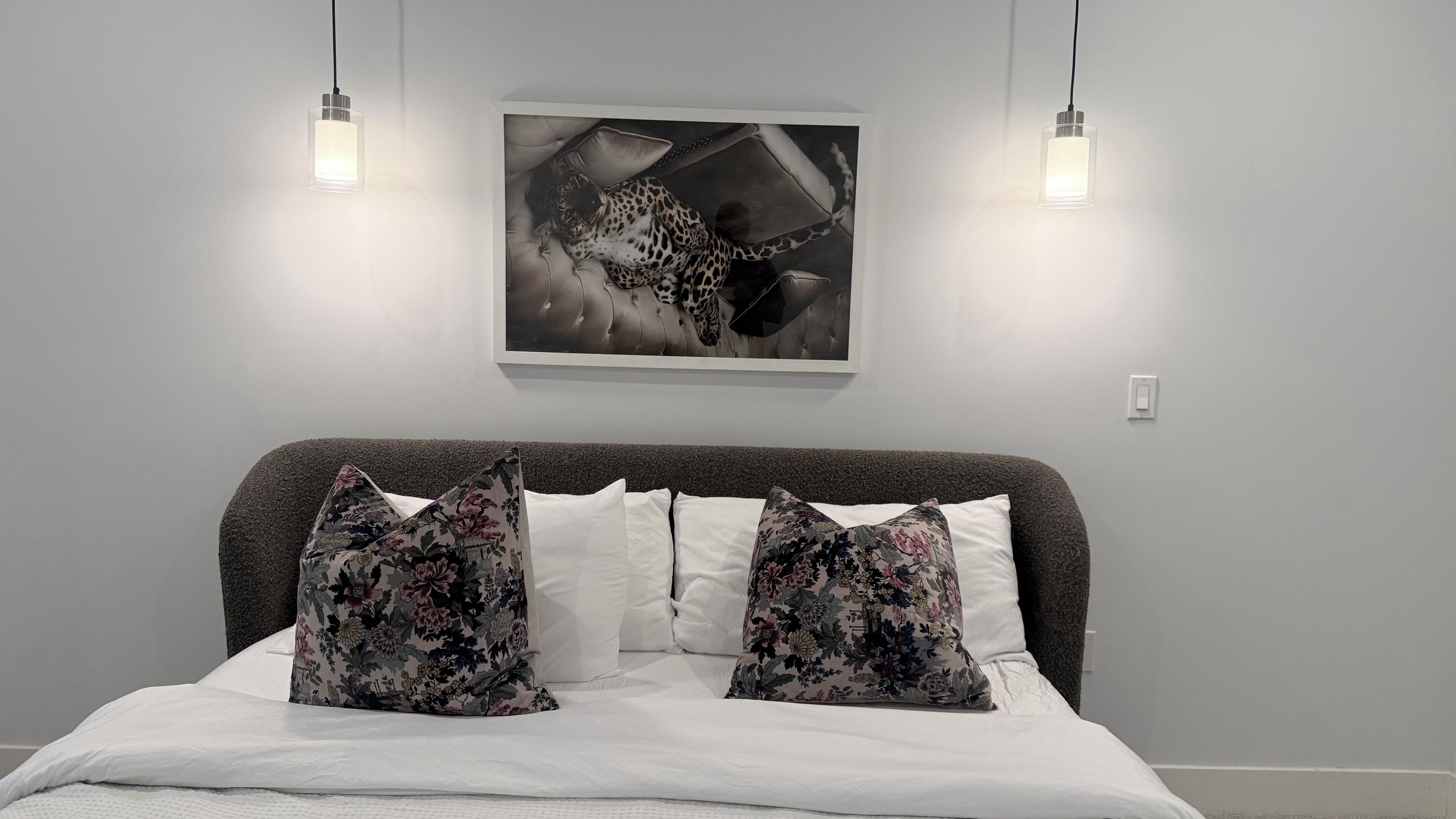 2 slaapkamers, een bureau, een strijkplank/strijkijzer, wifi