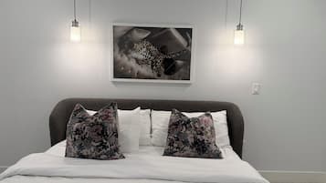 2 slaapkamers, een bureau, een strijkplank/strijkijzer, wifi