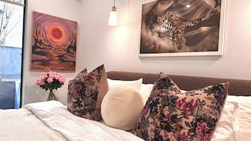 2 dormitorios, escritorio, tabla de planchar con plancha y wifi