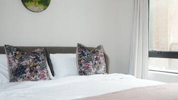 2 多间卧室、办公桌、熨斗/熨衣板、WiFi