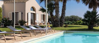 Villa Casale-Villa in Sicily with pool and sea views